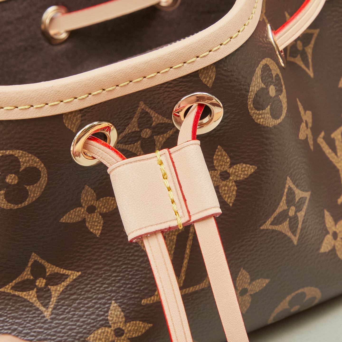 Louis Vuitton M29537 Monogram East-West Drawstring Shoulder Bag - Image 8