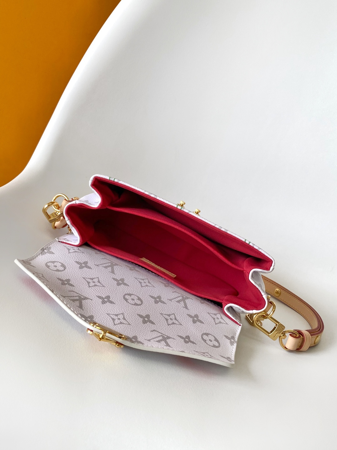 Louis Vuitton Pochette Métis East West Handbag in Monogram Cherry - Image 8
