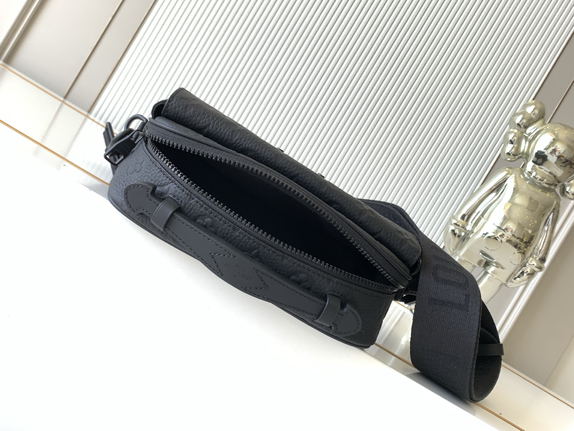 Louis Vuitton S Lock Messenger Bag, Black Embossed Leather - Image 8