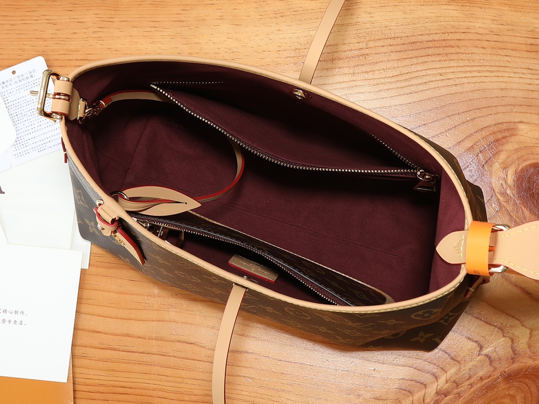Louis Vuitton CarryAll Small Handbag in Monogram Canvas - Image 8