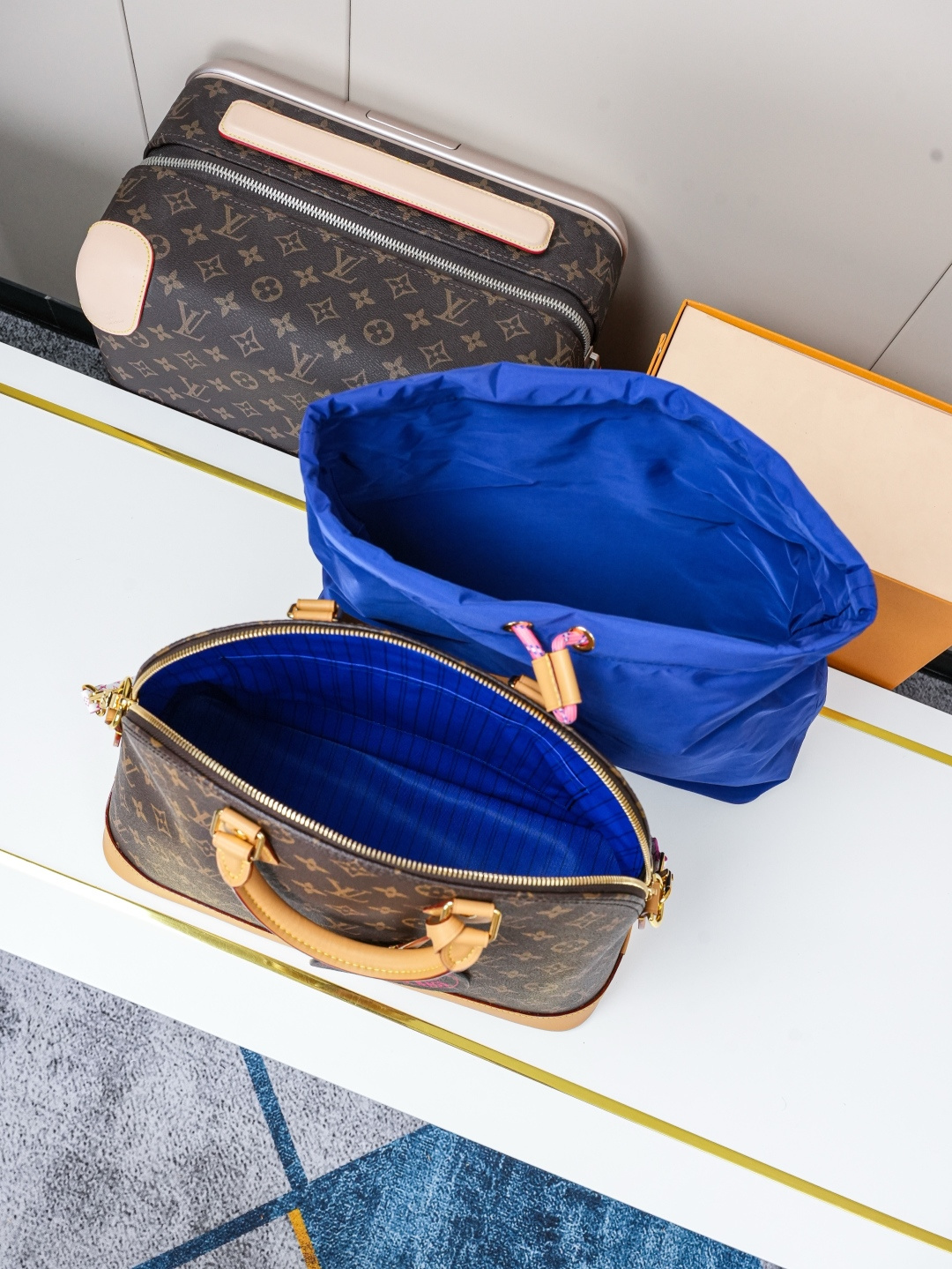 Louis Vuitton Alma Soft Medium Handbag in Monogram Canvas - Image 8