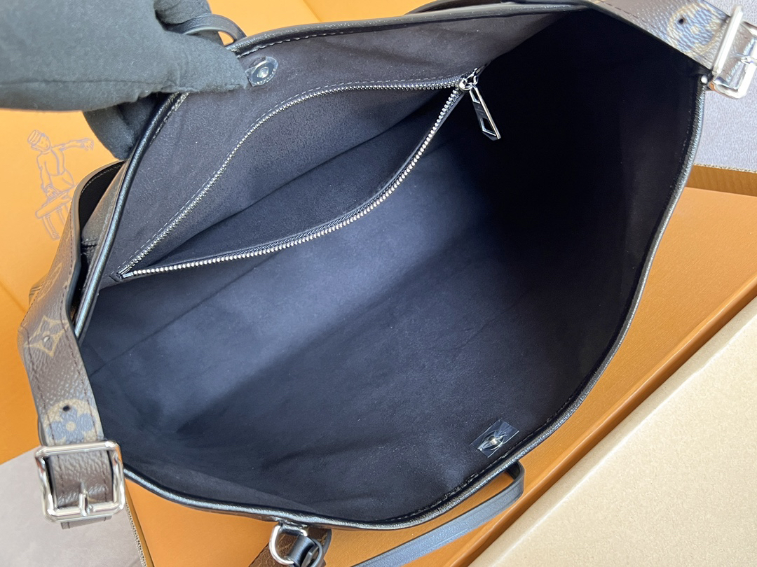 Louis Vuitton CarryAll Dark Medium Handbag - Image 8