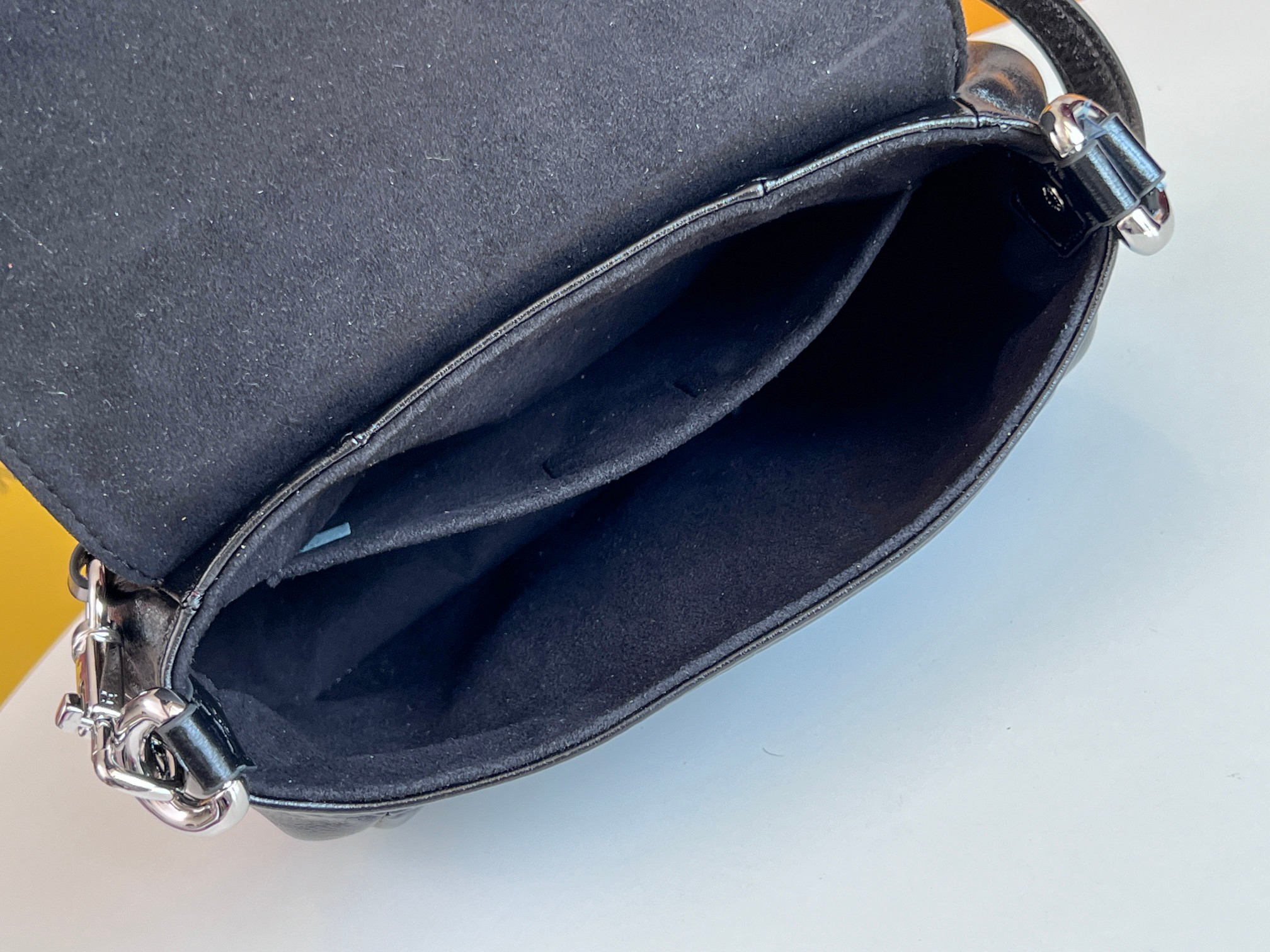 Louis Vuitton Sunset Vibe Handbag M12192 - Image 8