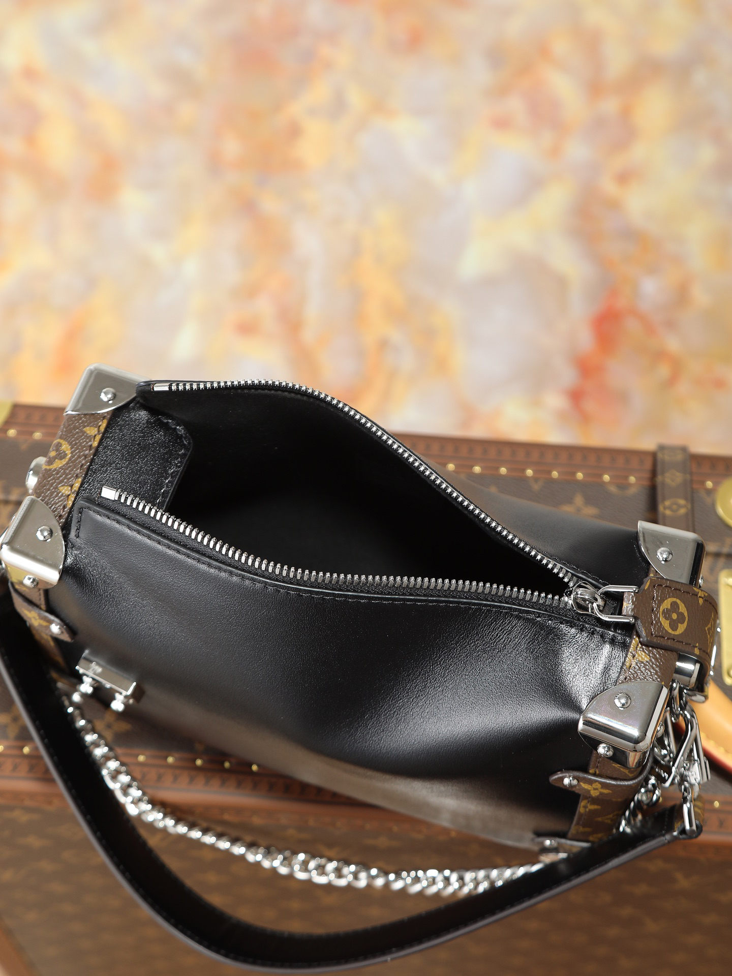 Louis Vuitton Side Trunk Vibe Leather Bag M15195 - Image 8
