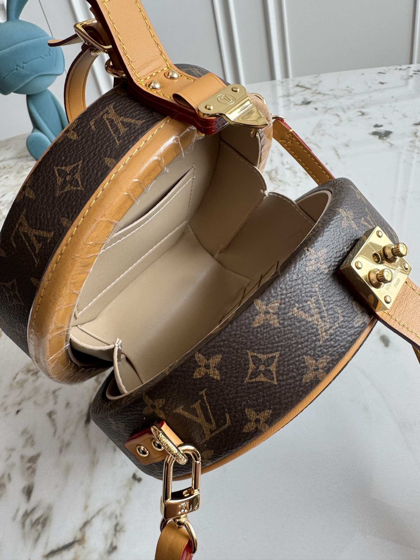Louis Vuitton Hat Box-Inspired Mini Bag N43510 - Image 8