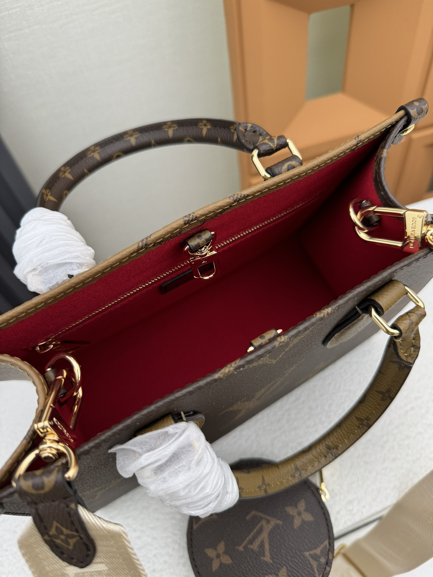 Louis Vuitton OnTheGo Small Tote Bag in Monogram Canvas - Image 8