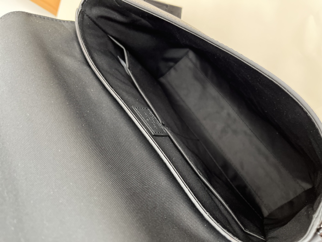 Louis Vuitton Aerogram Messenger Bag M21363 / M57080 - Image 8