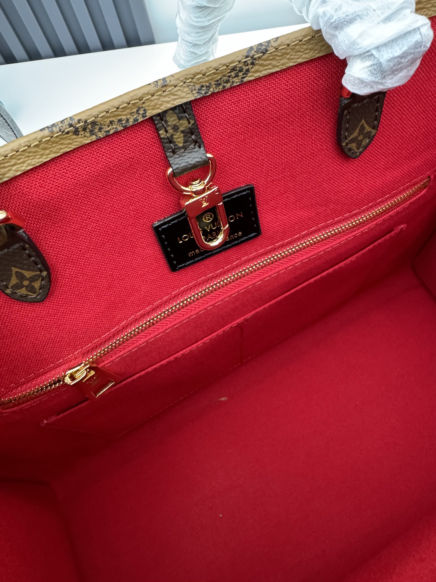 Louis Vuitton Onthego MM Tote Bag M45039 - Image 8