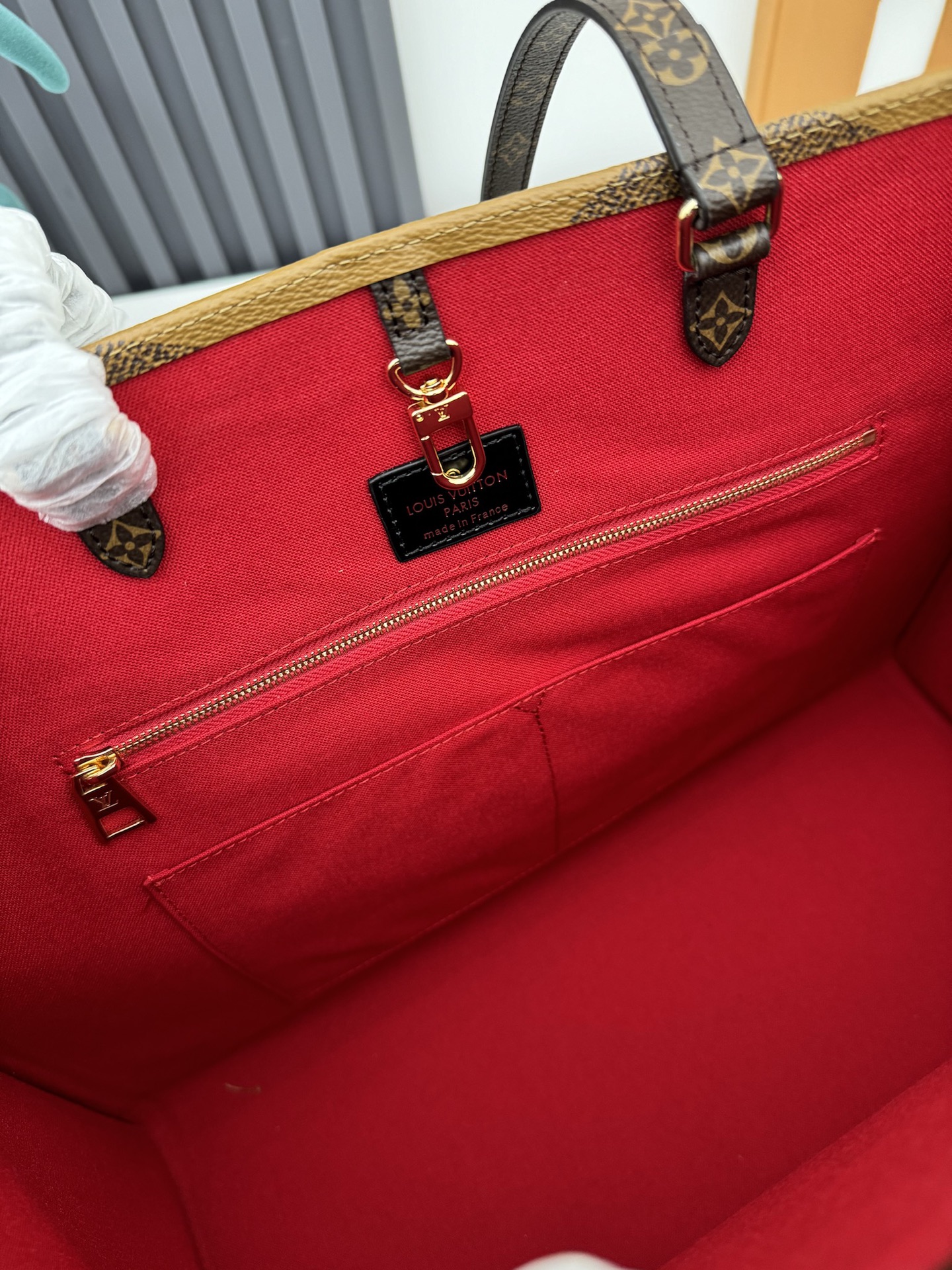 Louis Vuitton Onthego Handbag M44576 - Image 8