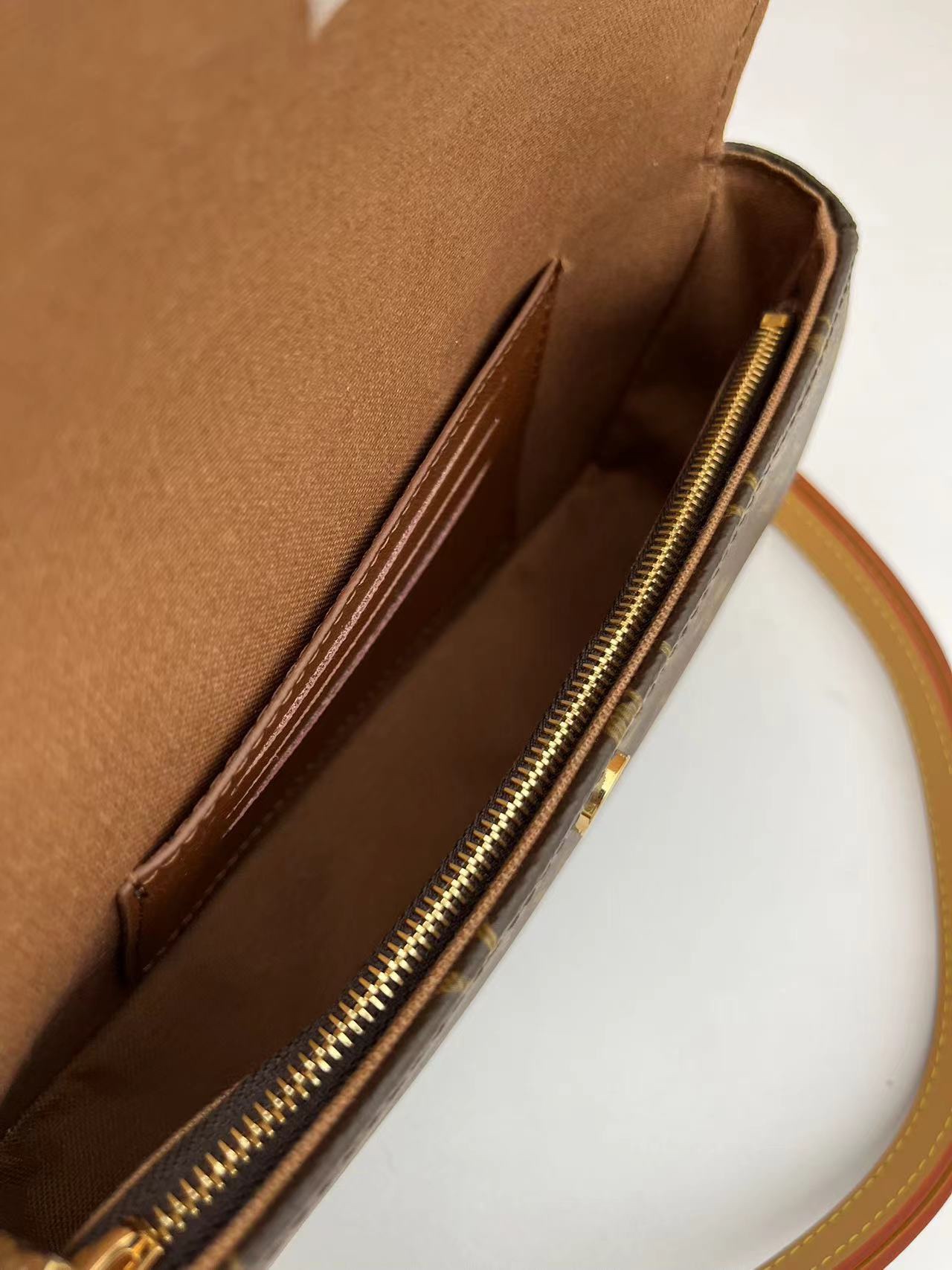 Louis Vuitton Wallet On Chain Ivy in Monogram Canvas - Image 8