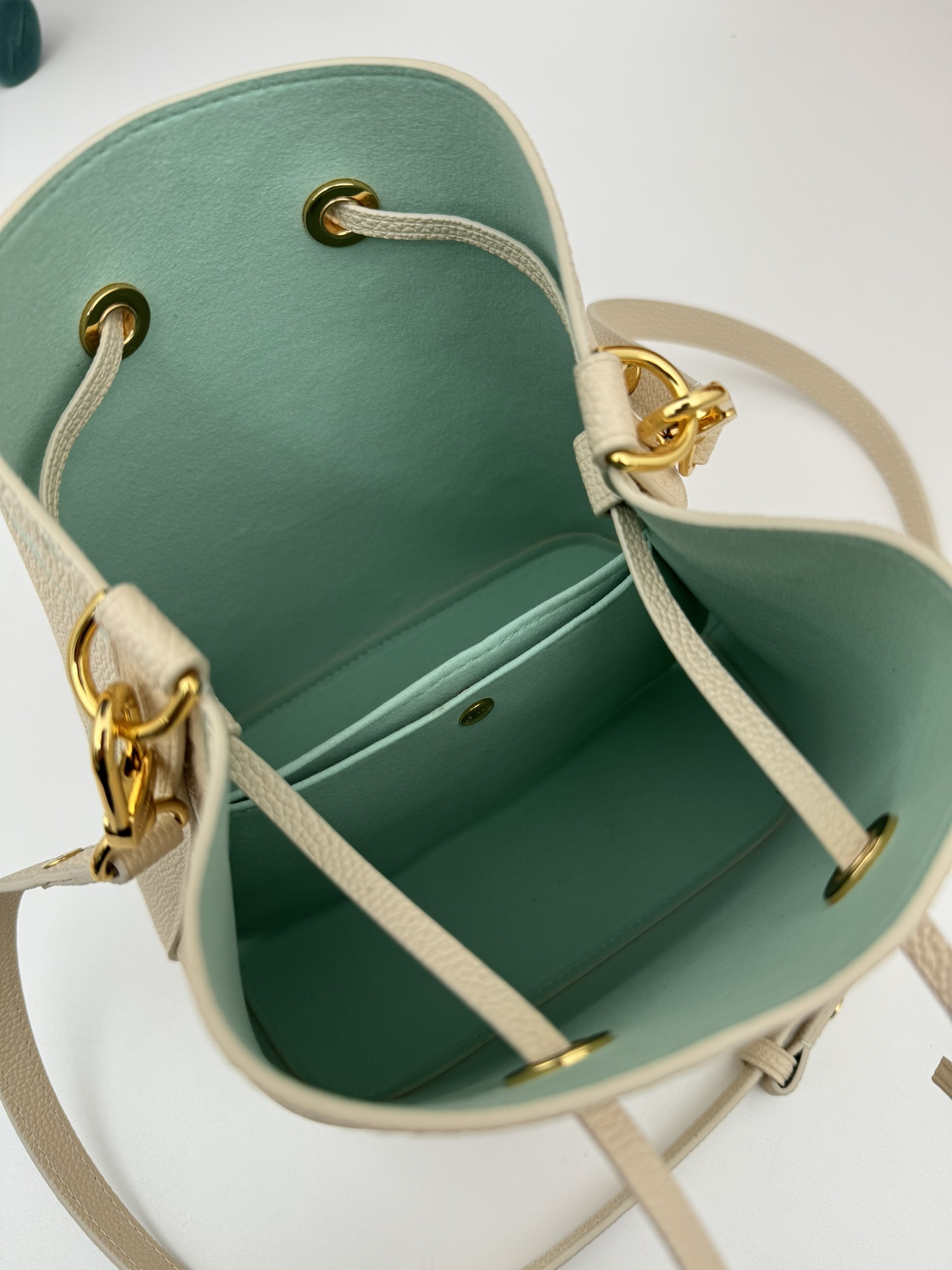 Louis Vuitton NéoNoé BB Monogram Empreinte Leather Shoulder Bag - Image 8