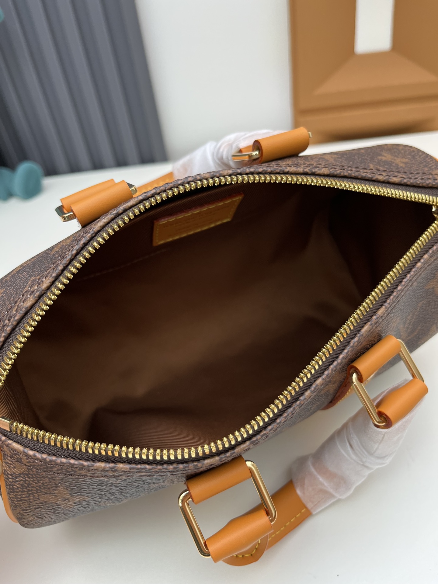 Louis Vuitton Keepall Bandouliere 25 Travel Bag in Monogram Dust Canvas - Image 8