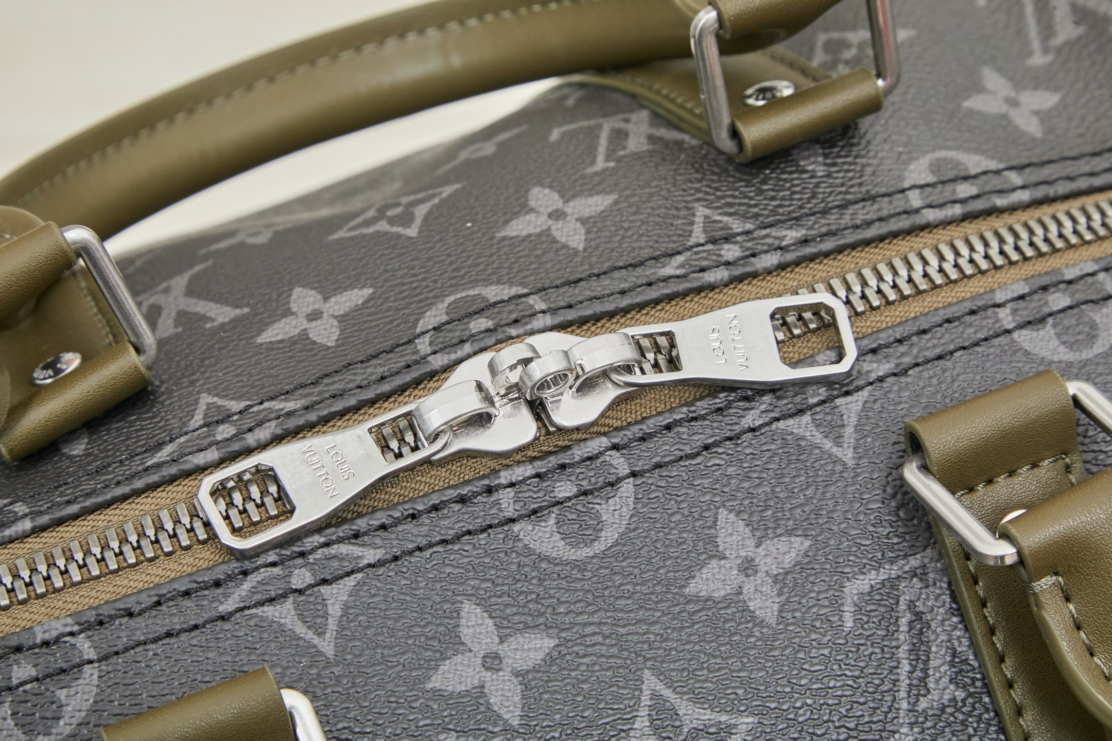 Louis Vuitton Keepall Bandoulière 45 Travel Bag in Monogram Eclipse - Image 8