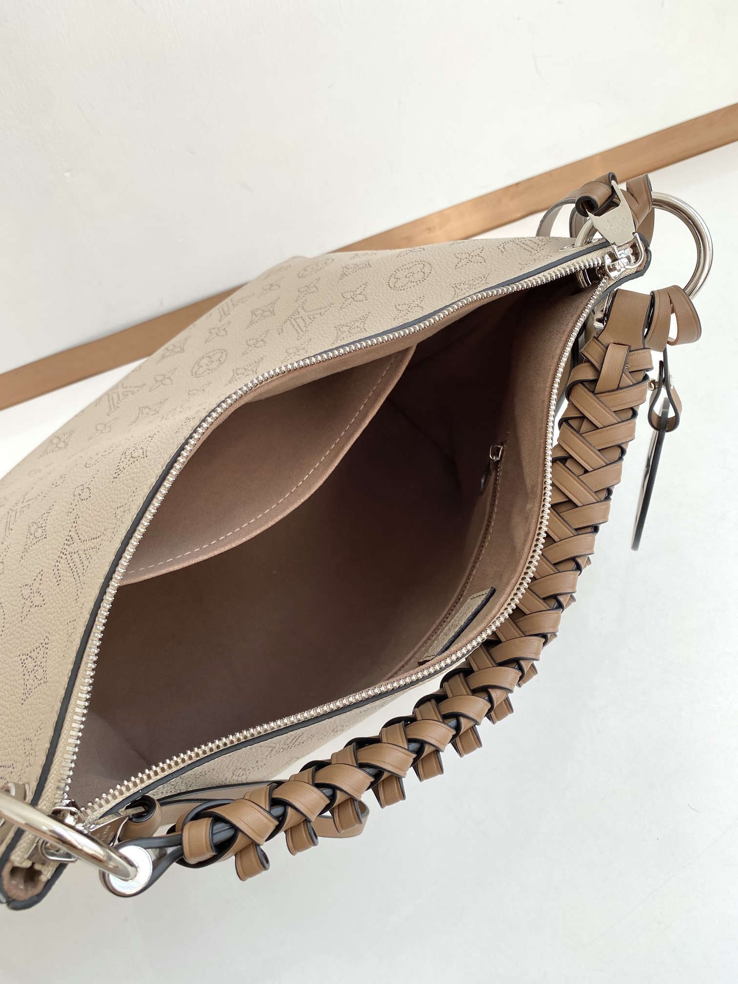 Louis Vuitton Beaubourg Hobo MM - Image 8