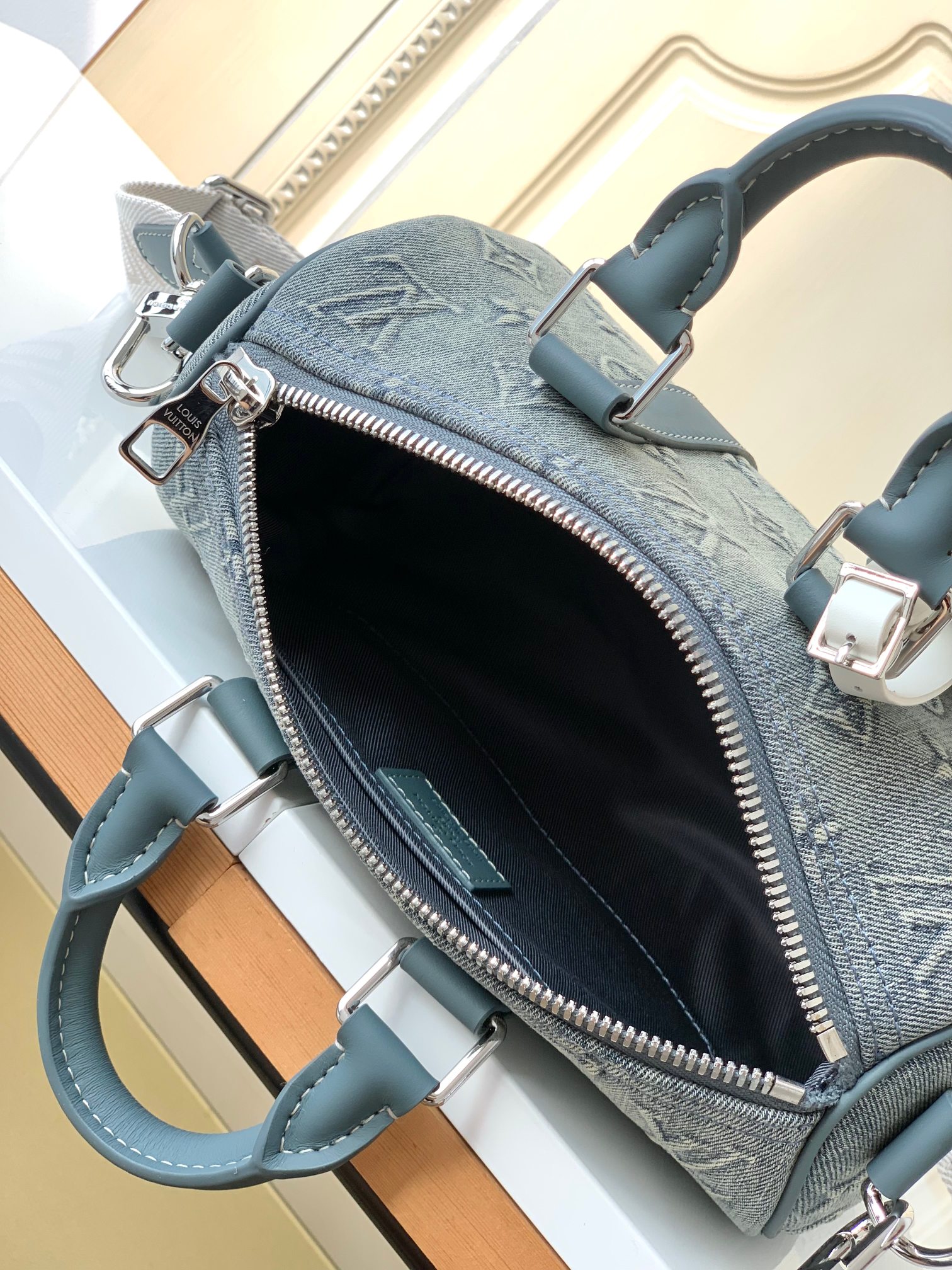 Louis Vuitton Keepall Bandoulière 25 Monogram Washed Denim Bag - Image 8