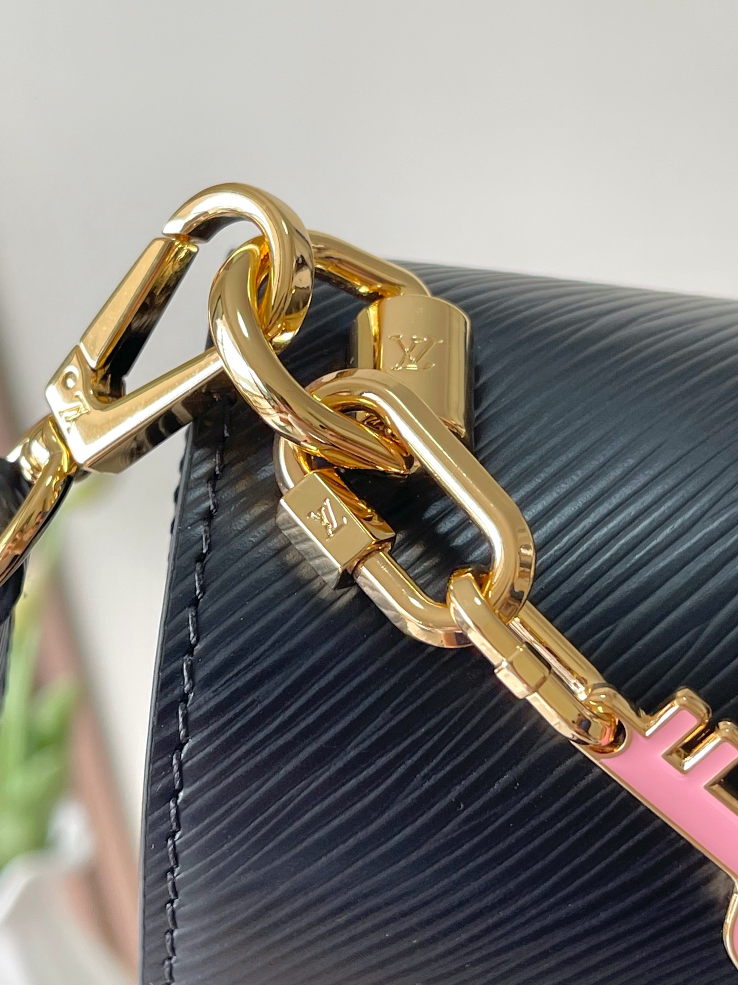 Louis Vuitton Twist Medium Shoulder Bag M20834 - Image 8
