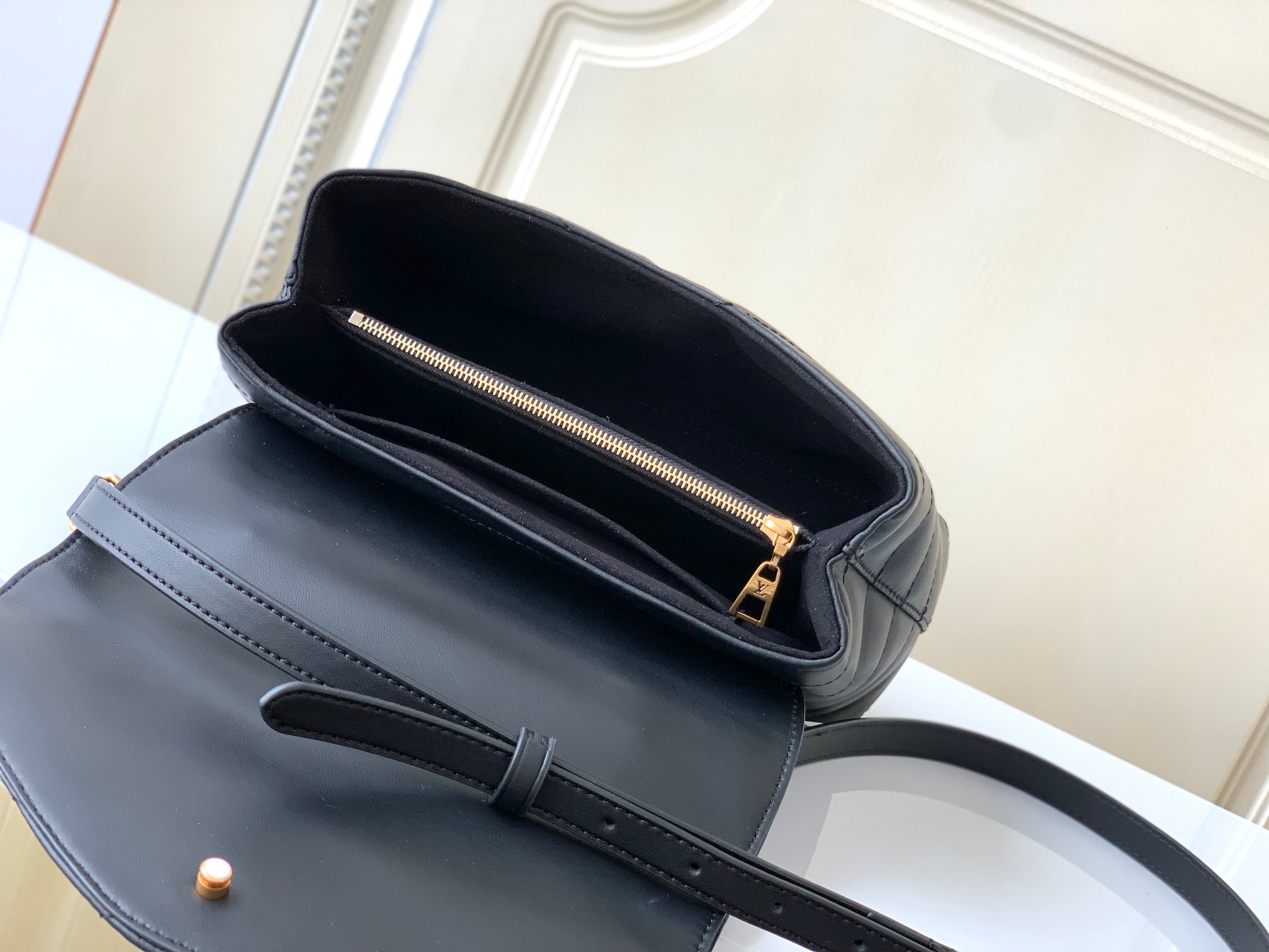 Louis Vuitton Hold Me New Wave Handbag - Image 8