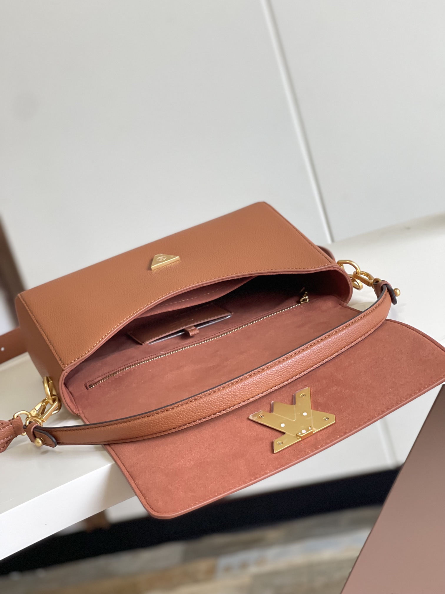 Louis Vuitton Soft Twist Bag M24639 - Image 8