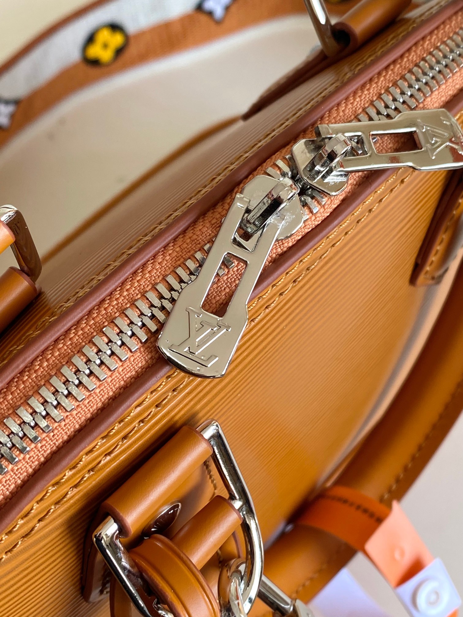 Louis Vuitton Alma BB Epi Leather Handbag - Image 8