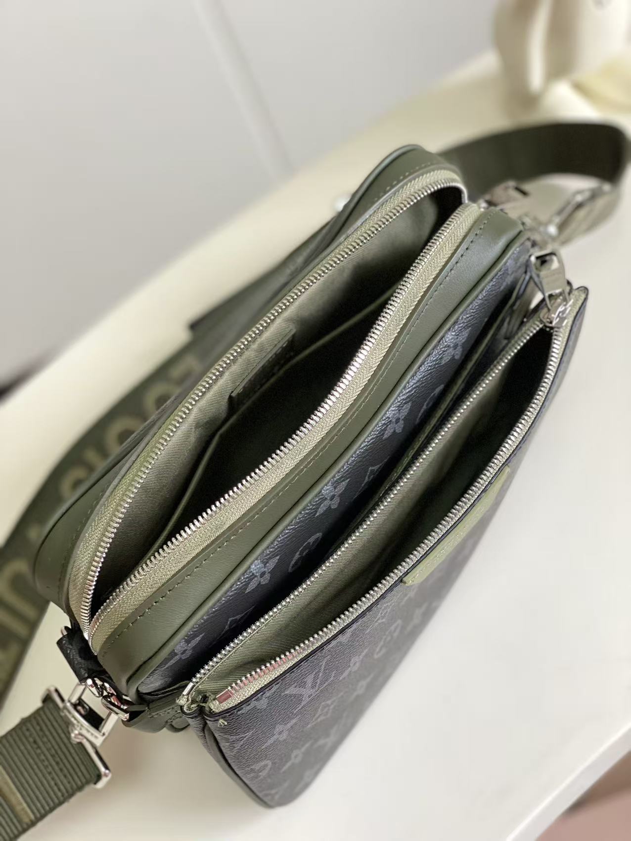 Louis Vuitton Trio Messenger Bag M28628 - Image 8