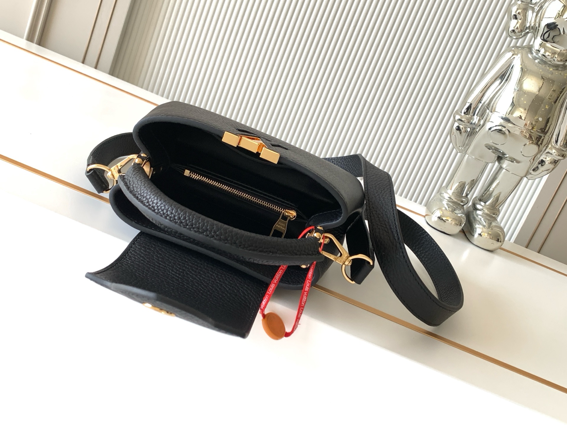 Louis Vuitton Capucines Mini Handbag M24729 - Image 8
