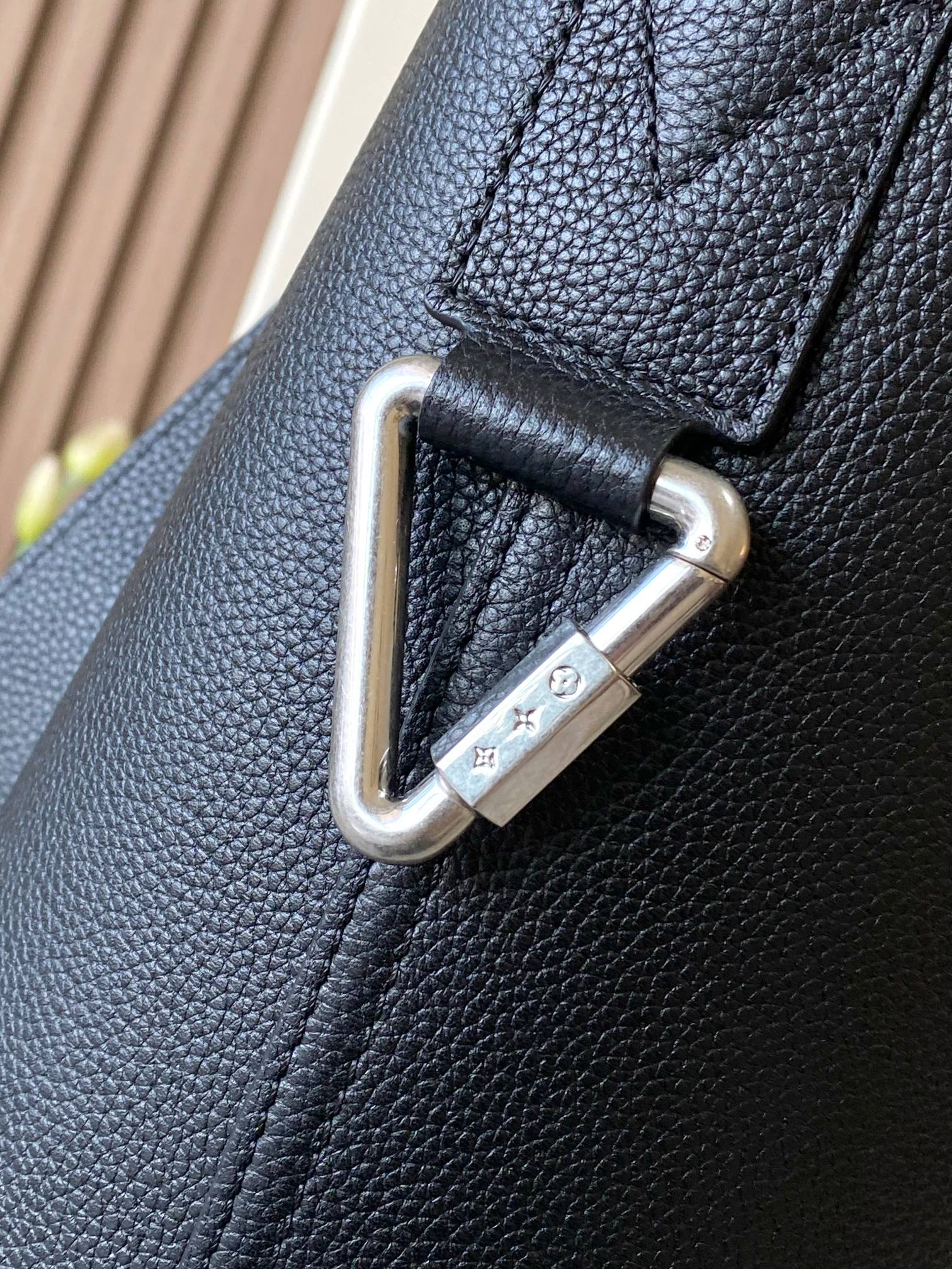 Louis Vuitton Verso Hobo Bag - Image 8