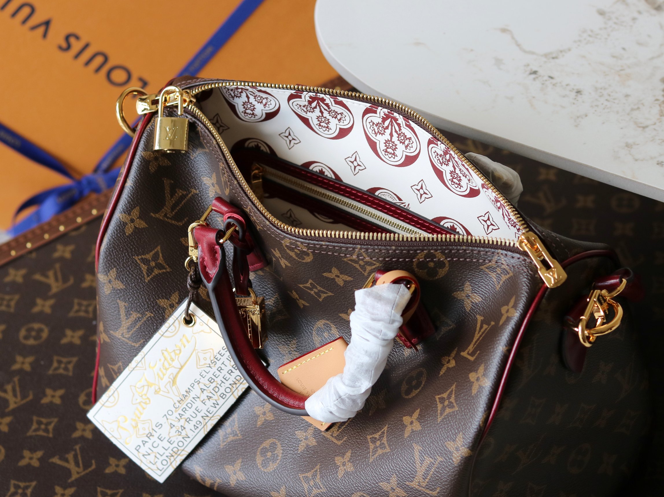 Louis Vuitton Speedy Soft 30 Handbag - Image 8