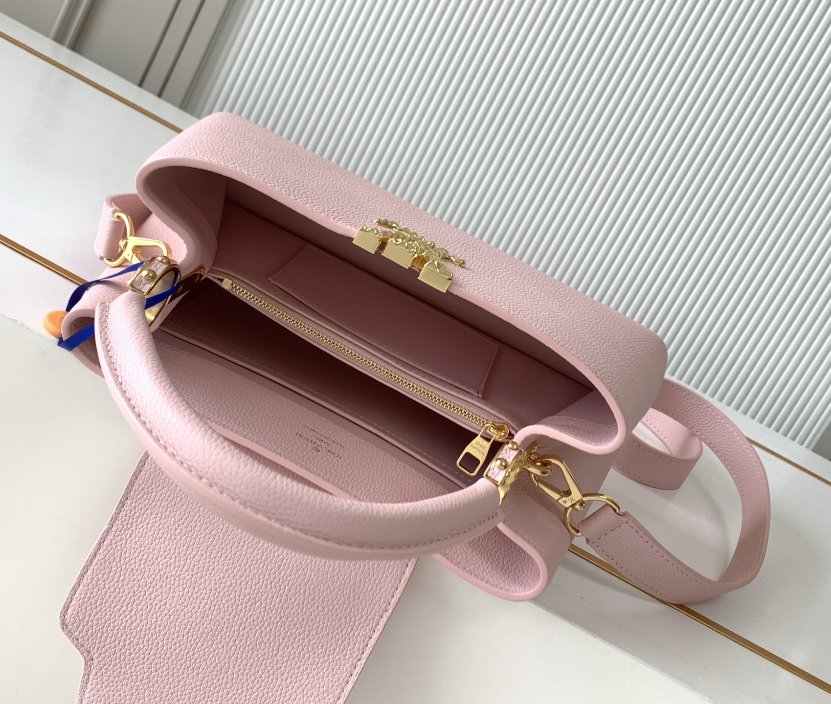 Louis Vuitton Capucines East West Medium Handbag - Image 8
