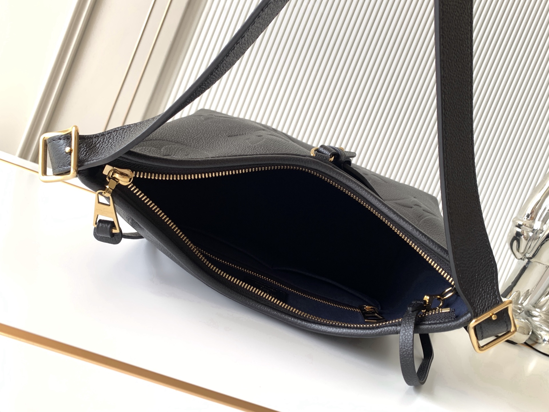 Louis Vuitton CarryAll Small Handbag M46288 in Black Epi Leather - Image 8