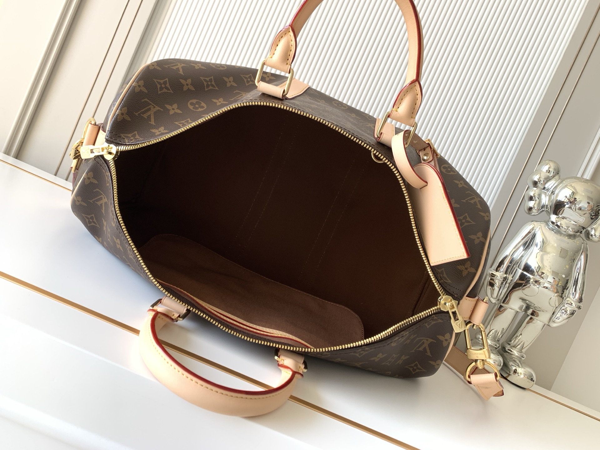 Louis Vuitton Keepall Bandoulière 55 Travel Bag - Image 8