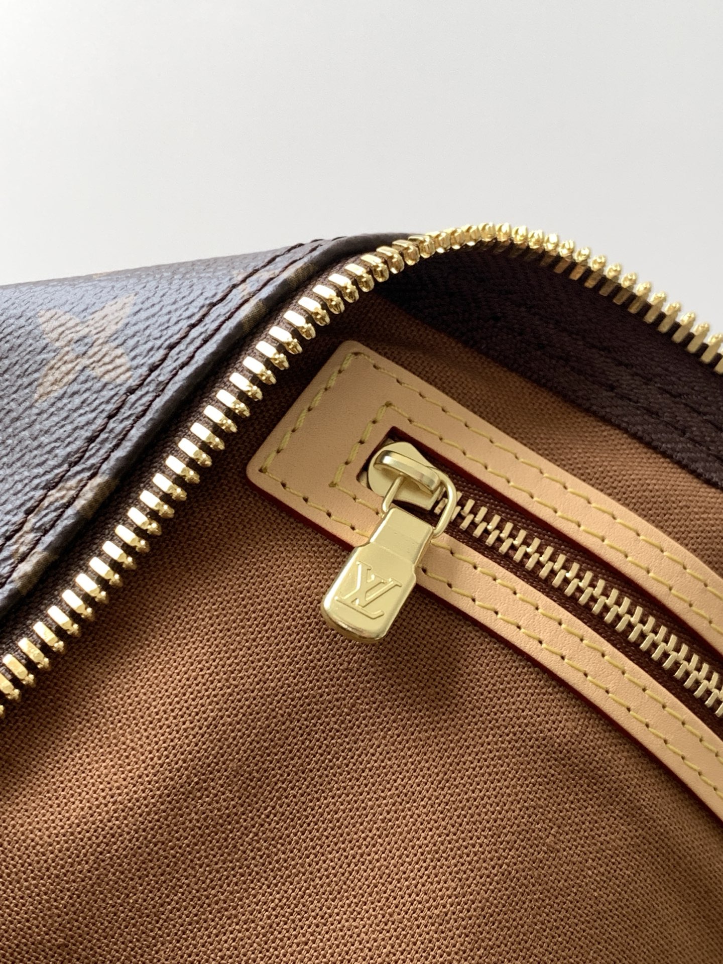 Louis Vuitton Keepall Bandouliere 55 Monogram Travel Bag - Image 8