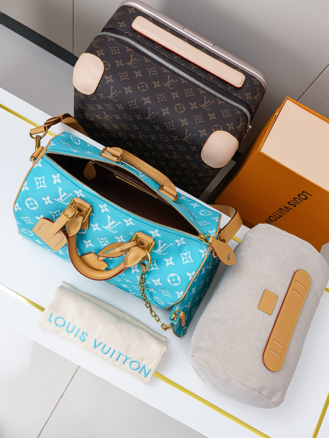 Louis Vuitton Speedy Bandoulière 30 Handbag in Light Blue Monogram Canvas - Image 8