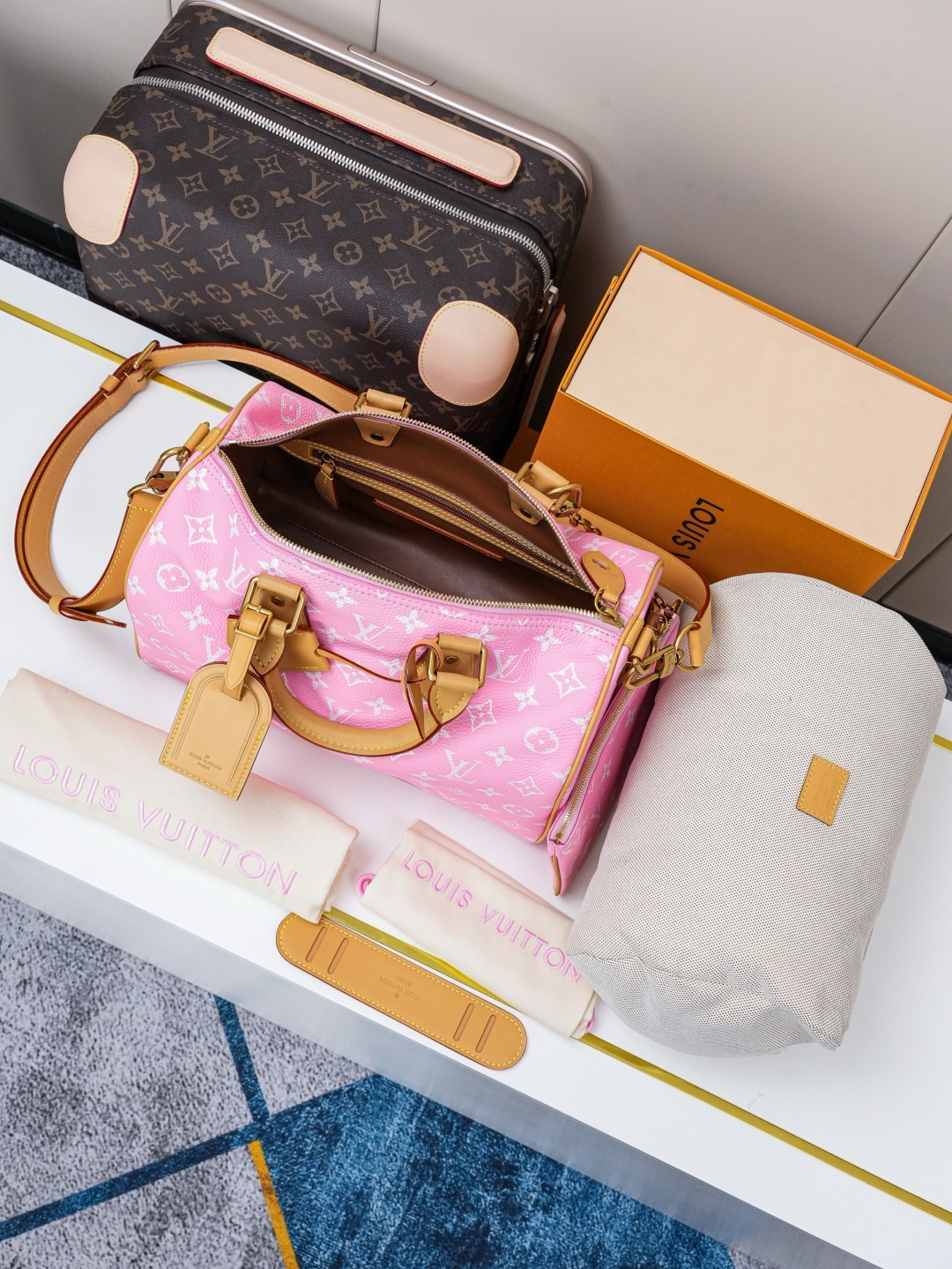Louis Vuitton Speedy Bandoulière 30 Handbag - Image 8