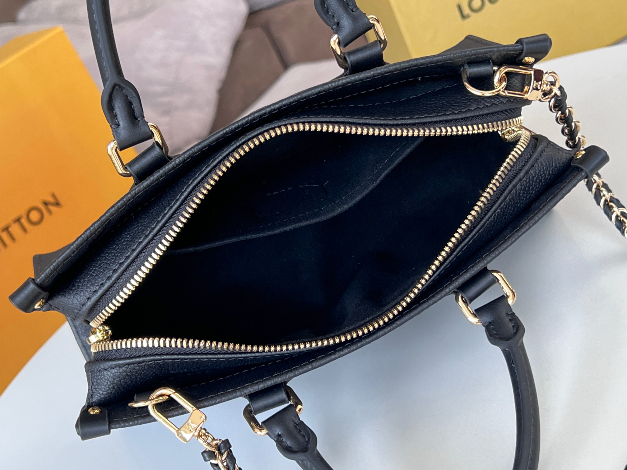 Louis Vuitton OnTheGo East West Tote Bag M23640 Black - Image 8