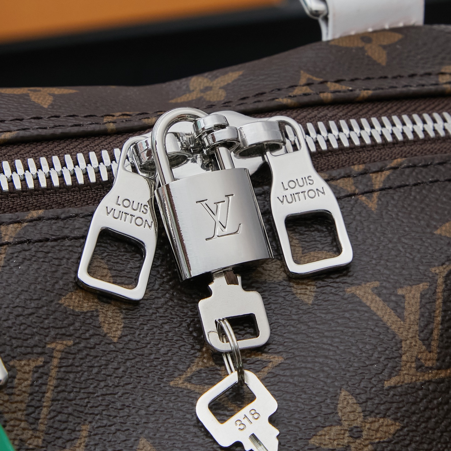Louis Vuitton Keepall Bandoulière 50 Travel Bag - Image 8
