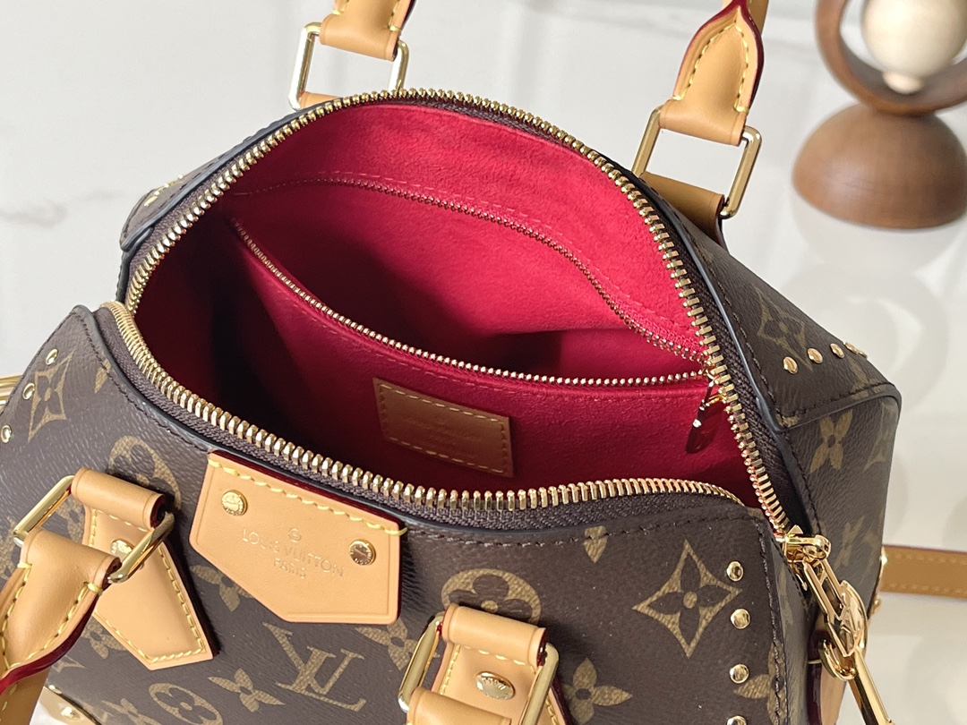 Louis Vuitton M13146 Studded Crossbody Bag - Image 8