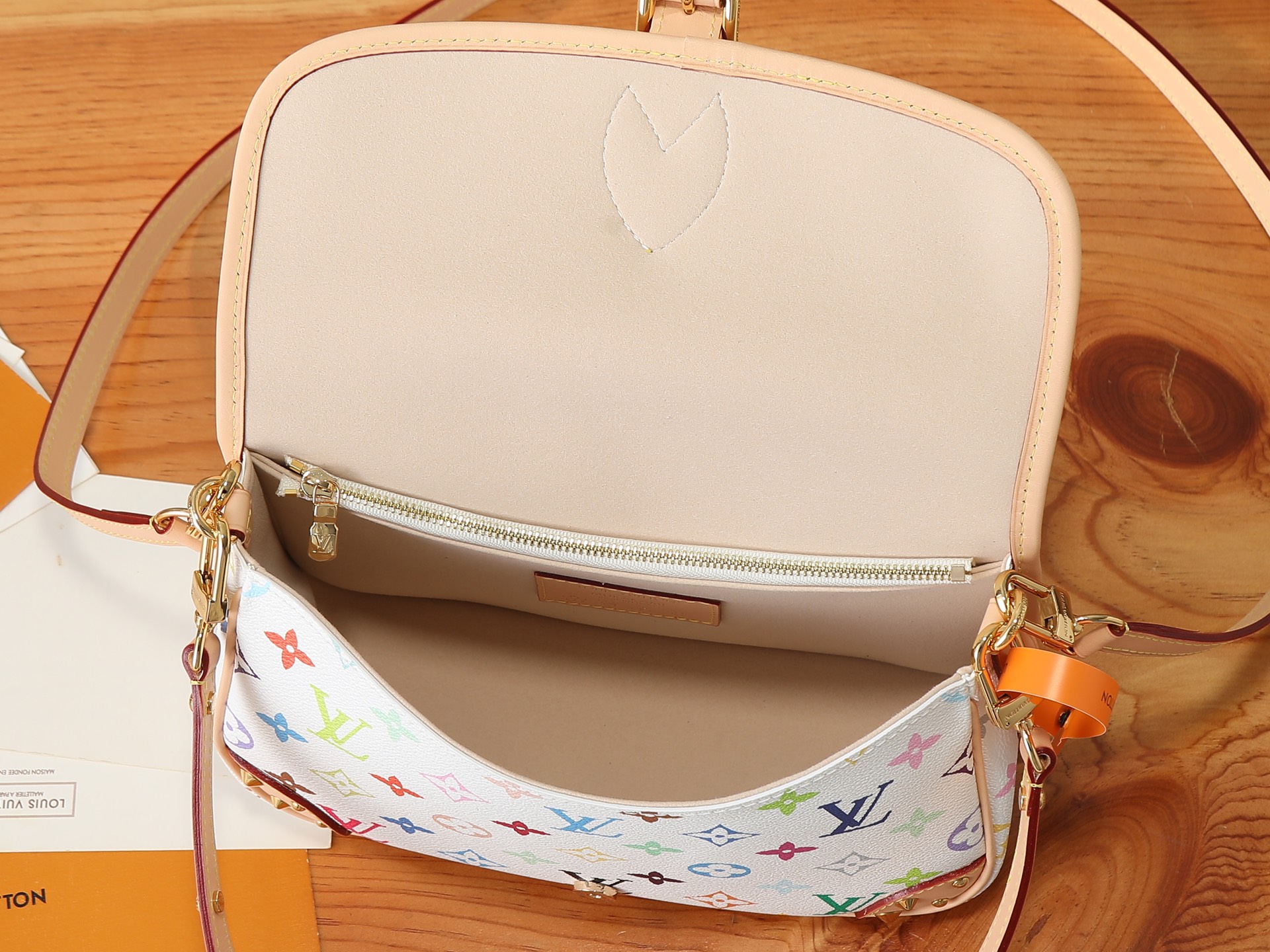Louis Vuitton Diane Small Shoulder Bag - Image 8