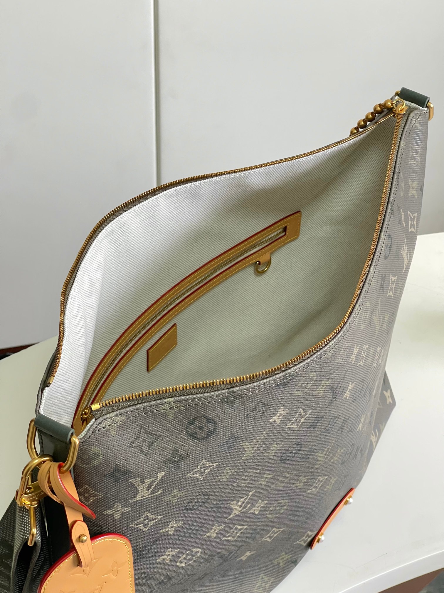 Louis Vuitton Metis Monogram Canvas Shoulder Bag Green - Image 8