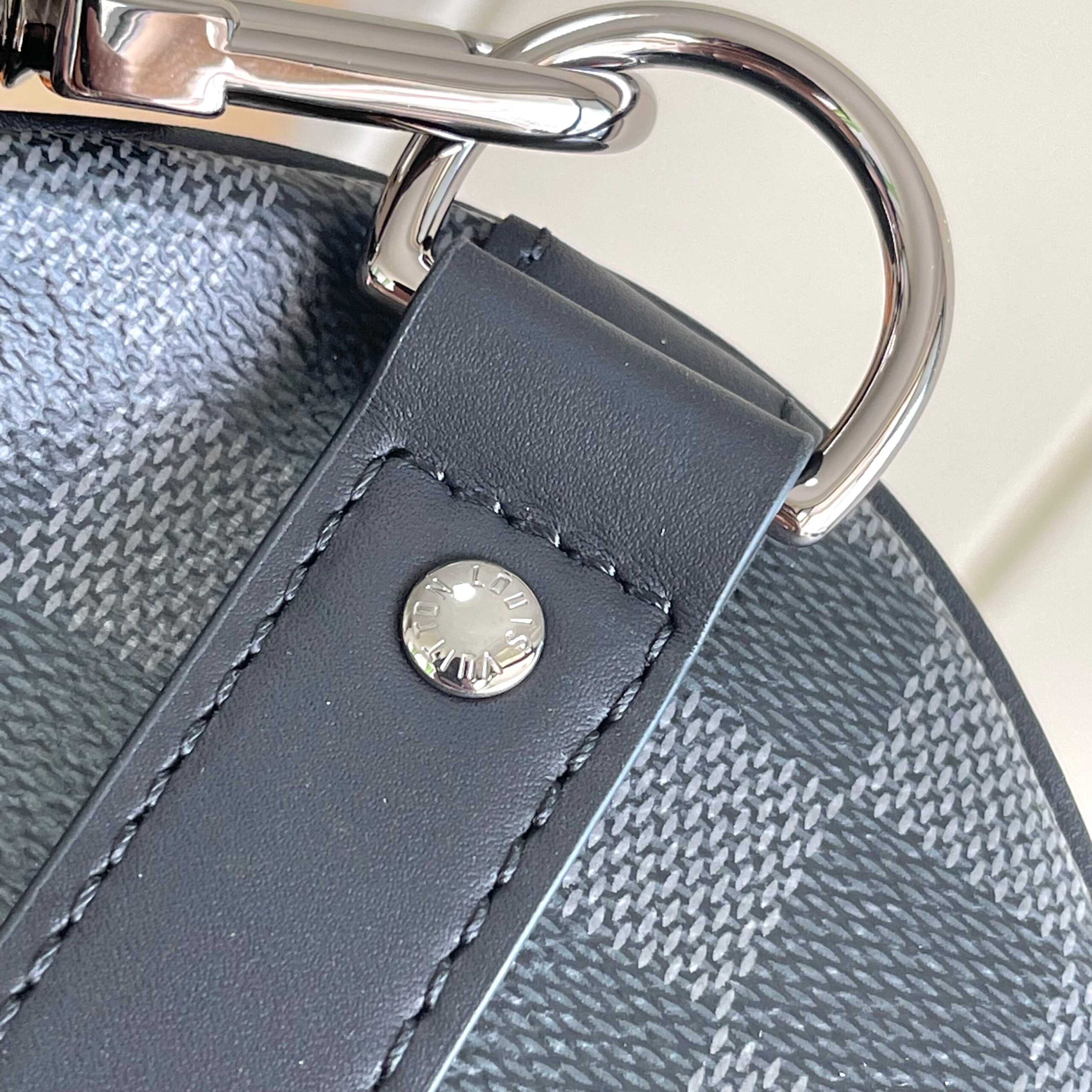 Louis Vuitton Keepall Bandoulière 45 Travel Bag in Monogram Eclipse Canvas - Image 8
