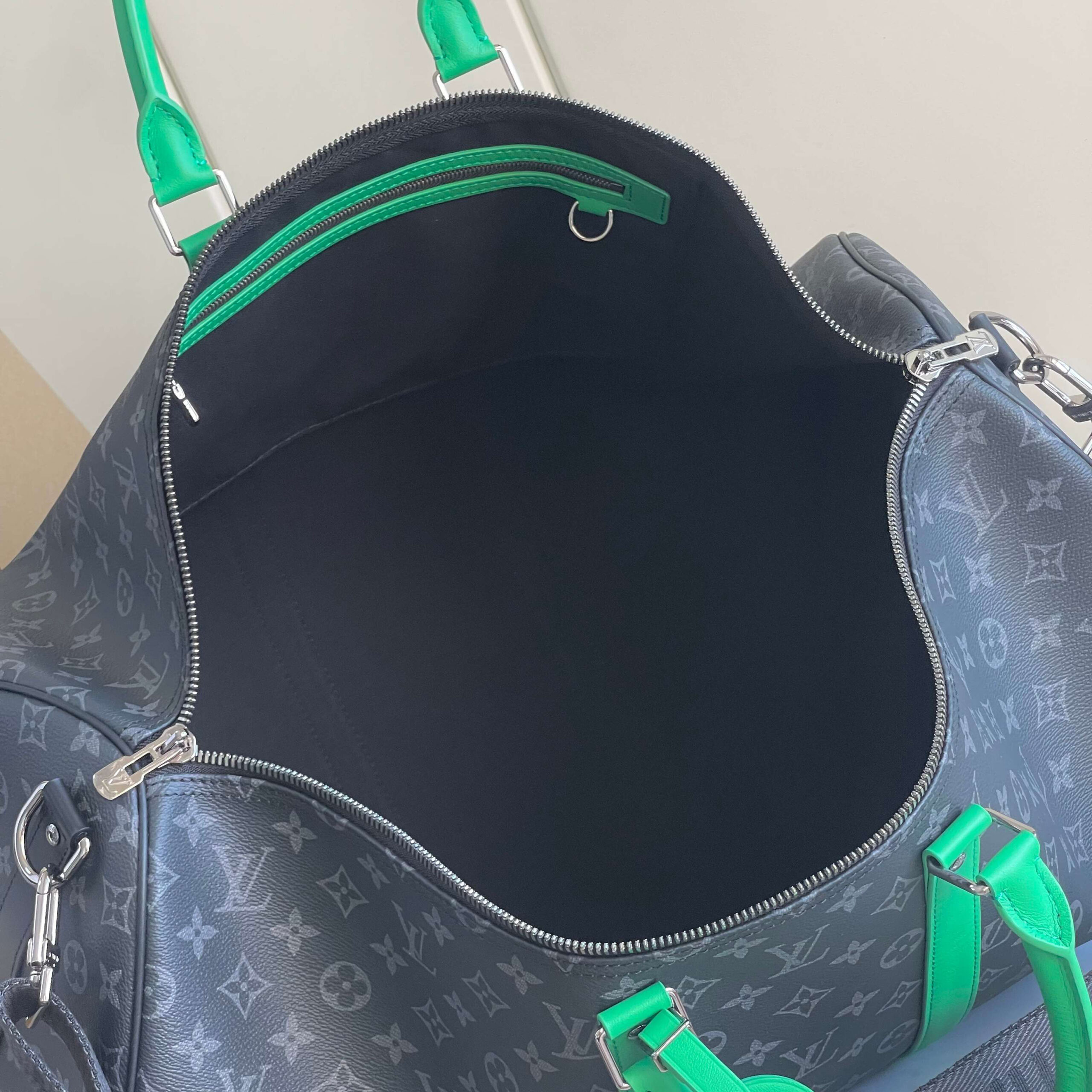 Louis Vuitton Keepall Bandoulière 55 Travel Bag in Monogram Eclipse Canvas - Image 8