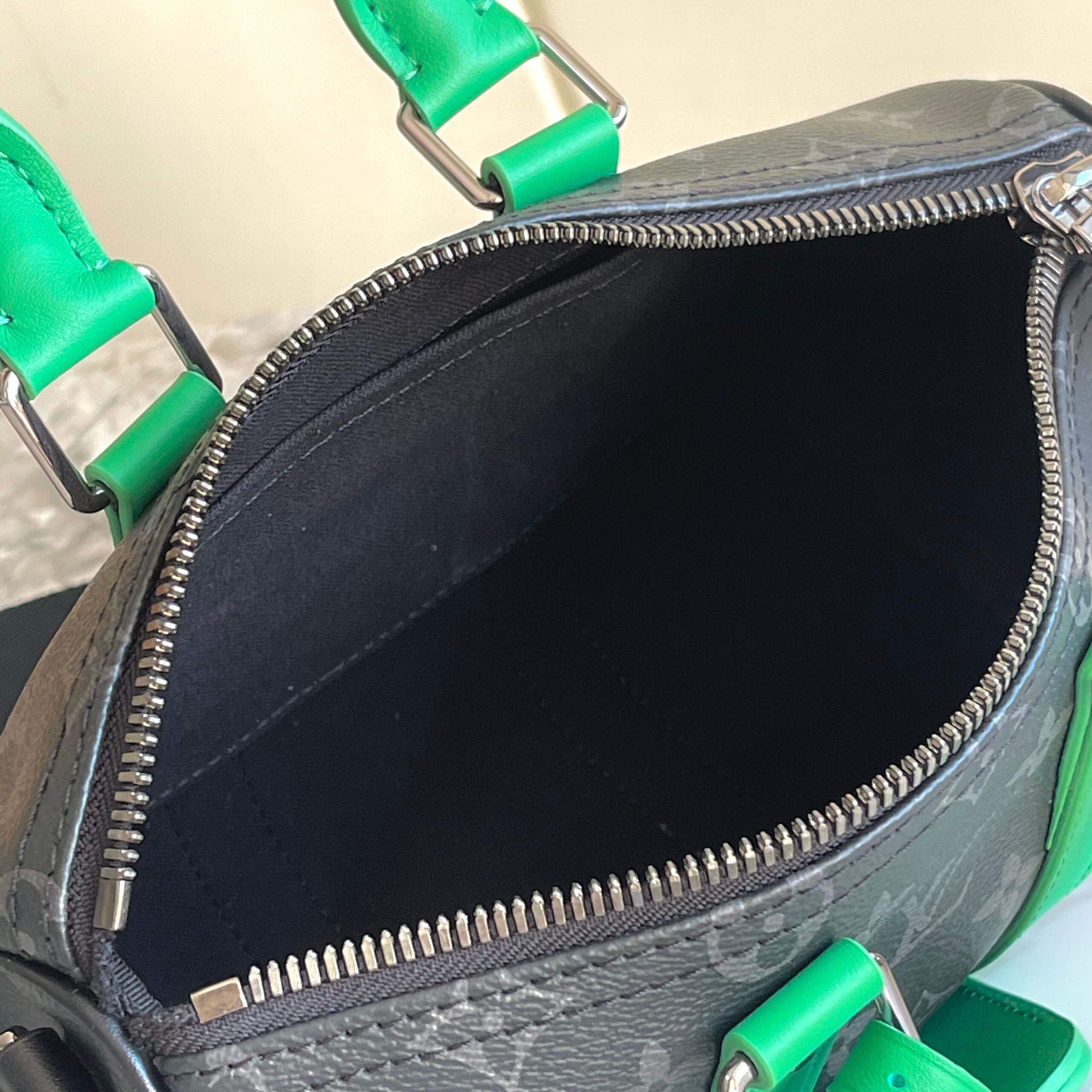 Louis Vuitton Keepall Bandoulière 25 Travel Bag in Monogram Eclipse Canvas - Image 8