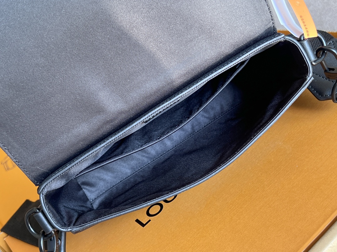 Louis Vuitton Takeoff Small Messenger Bag M24769 Black - Image 8
