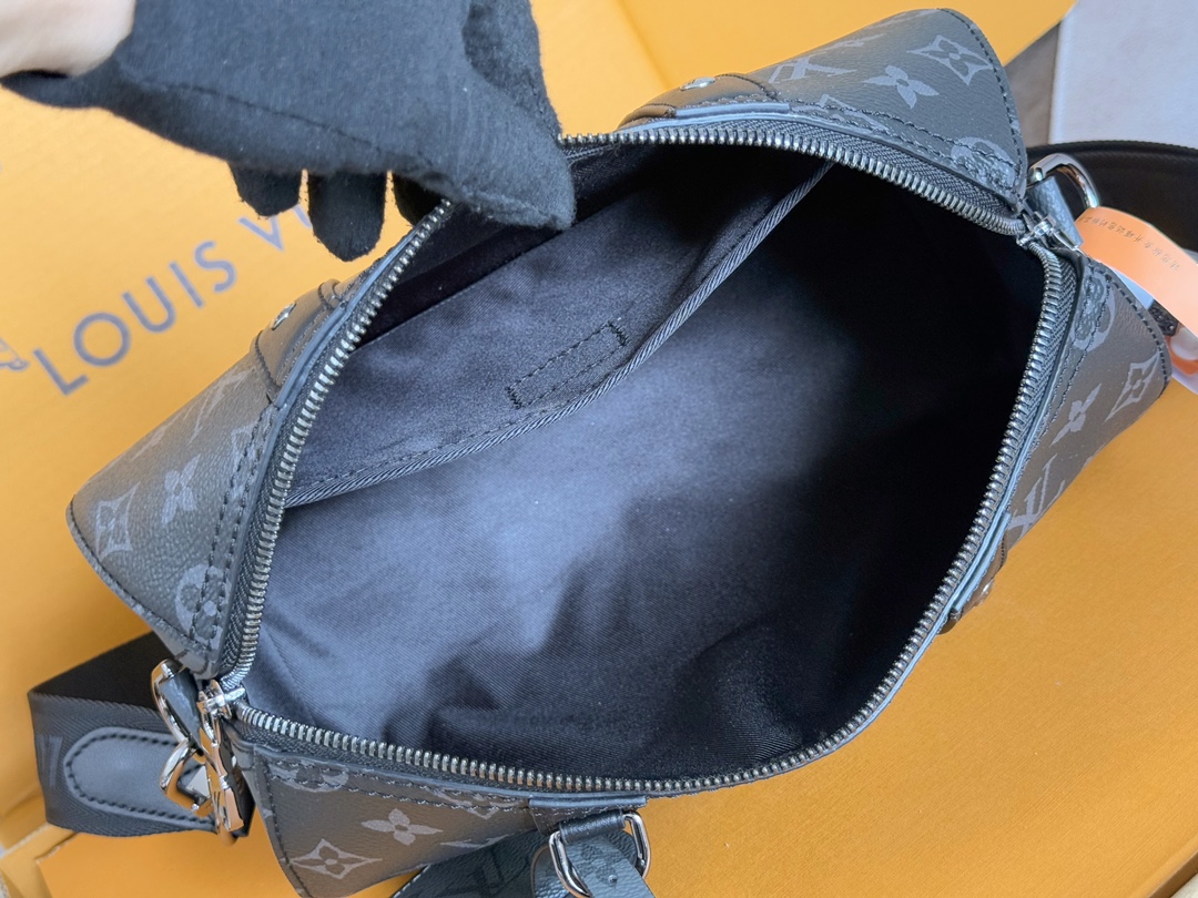 Louis Vuitton City Keepall Travel Bag M45936 - Image 8