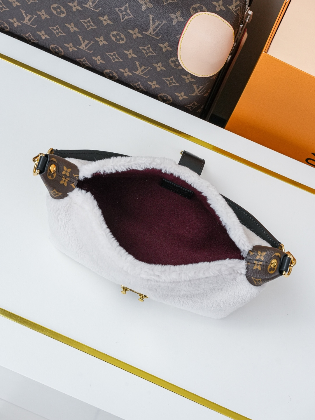 Louis Vuitton LV Ski Pochette Mia Wool Handbag - Image 8