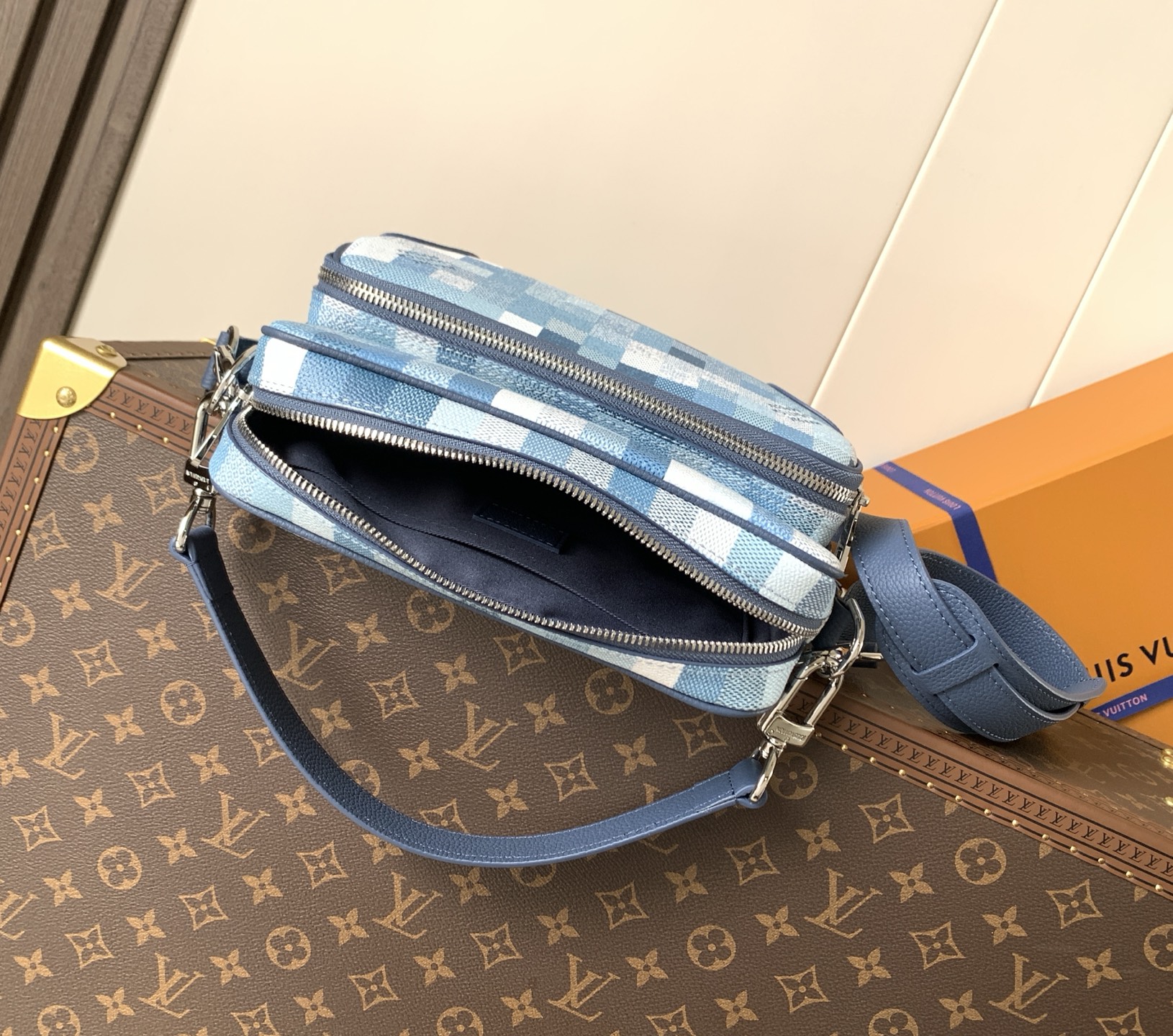 Louis Vuitton Nil M28606 Damoflage Crossbody Bag - Image 8