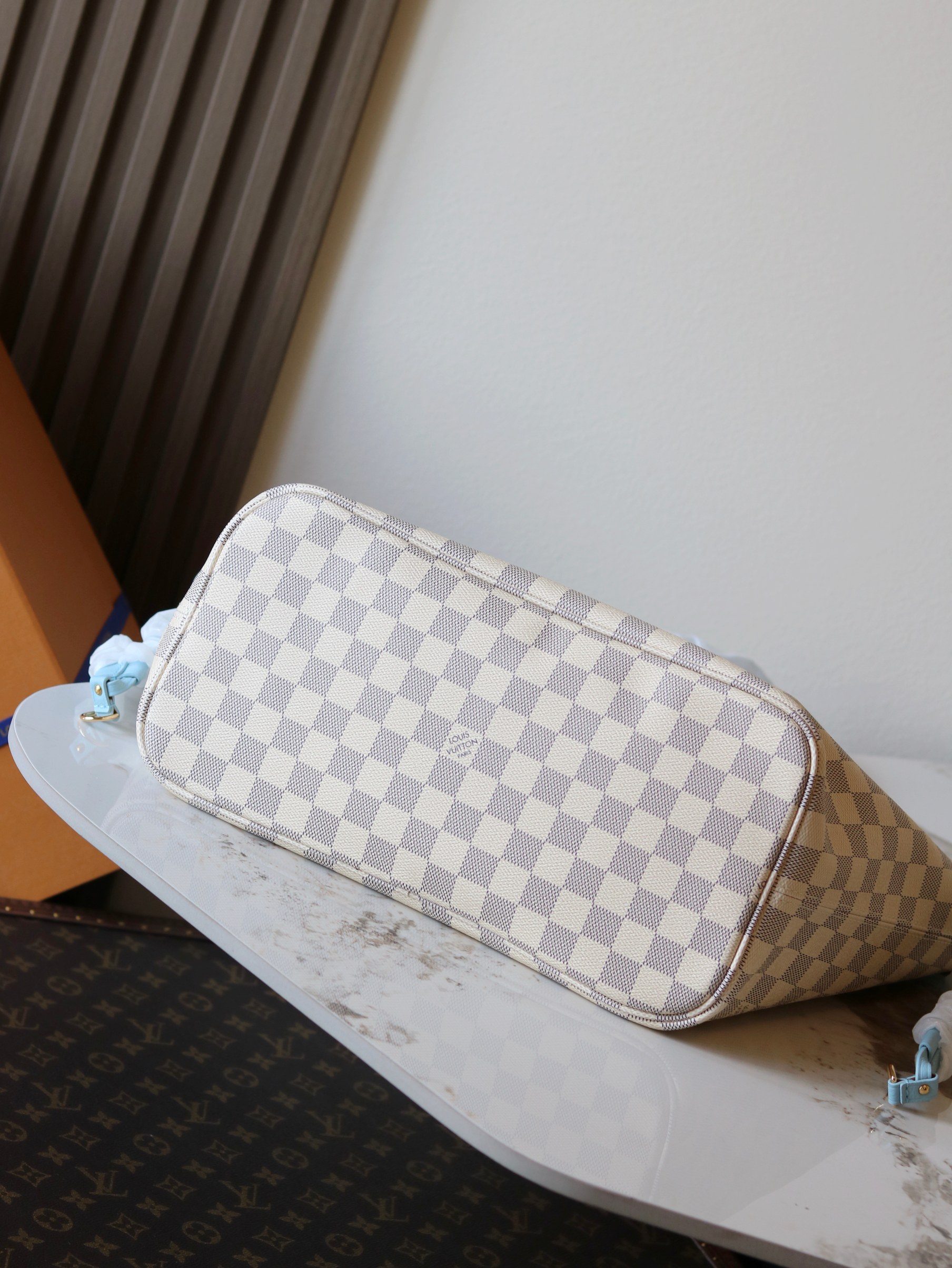 Louis Vuitton Neverfull Inside Out MM Tote Bag in Damier Azur - Image 8