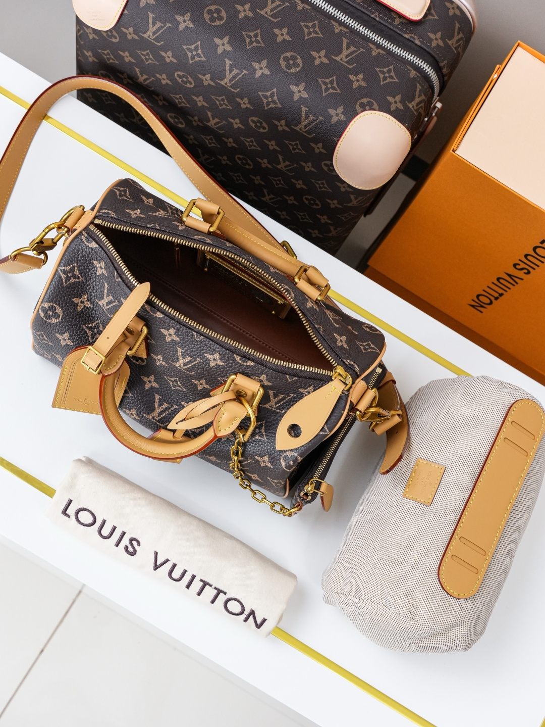 Speedy Bandoulière 25 Monogram Leather Handbag - Image 8