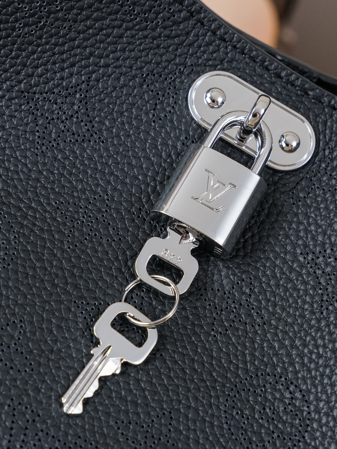 Louis Vuitton All Around Medium Shoulder Bag M14618 - Image 8