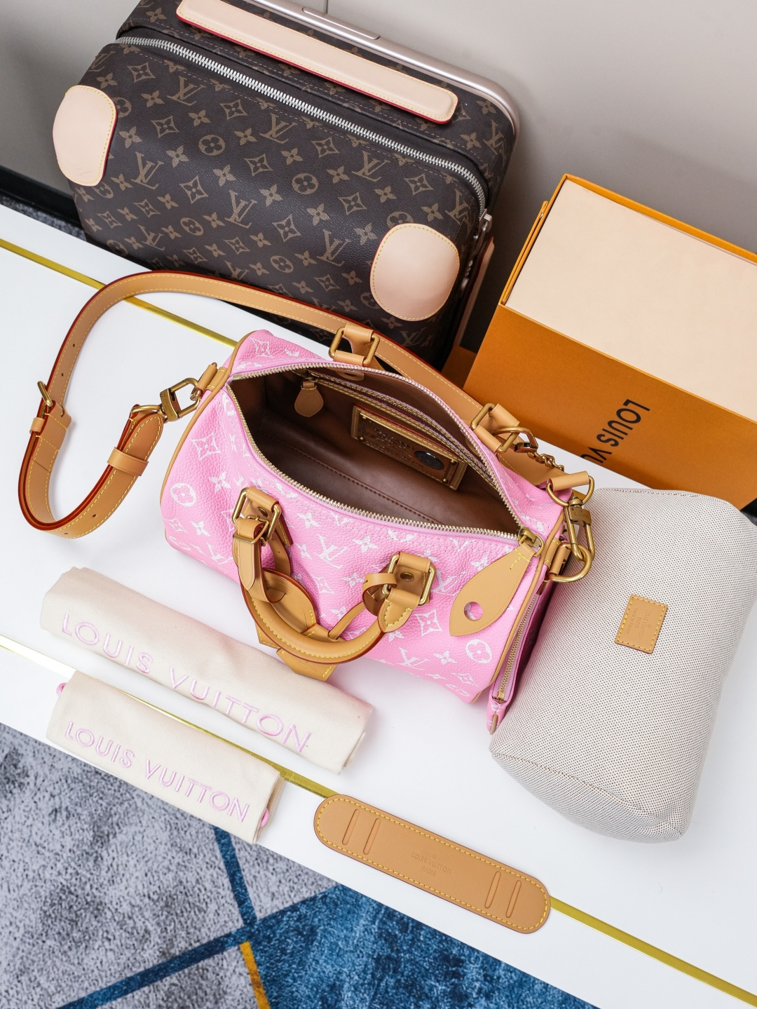 Speedy P9 Bandoulière 25 Monogram Leather Handbag - Image 8
