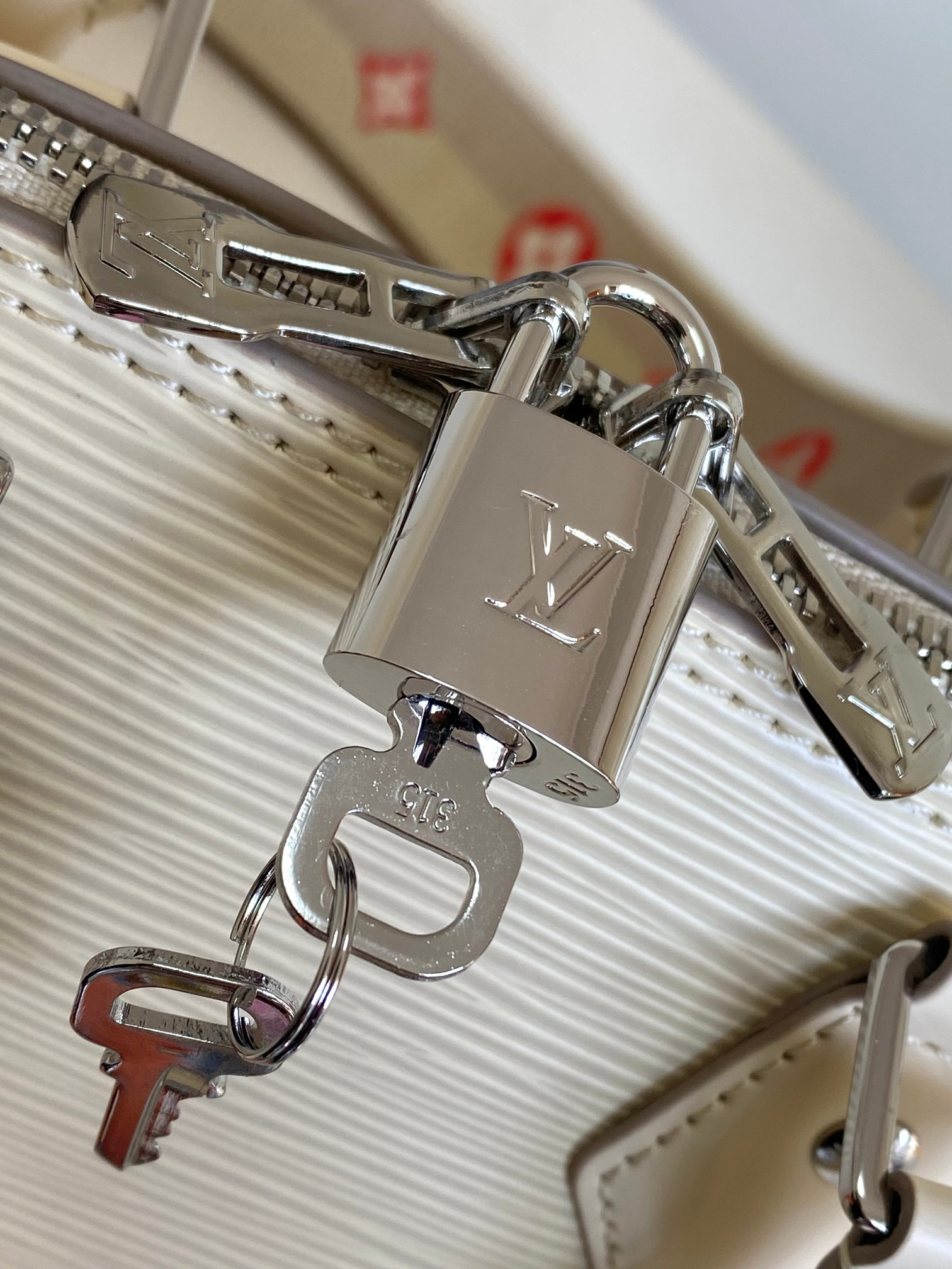 Louis Vuitton Alma BB Epi Leather Handbag - Image 8